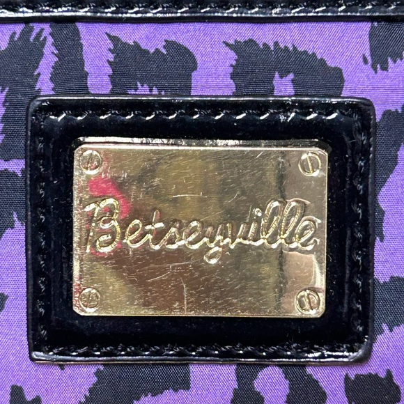 Betsey Johnson Purple & Black Leopard Print Wristlet w/Gold Studs Approx. 10 x 5 - Picture 8 of 16